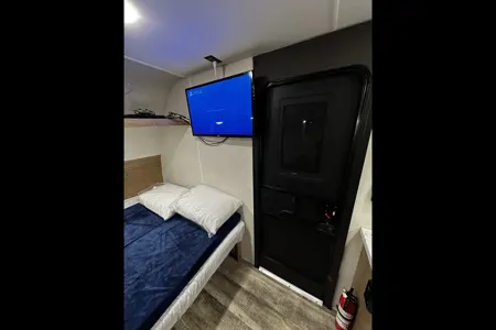 2024 THE WOLF DEN !!!! Great for easy moving!