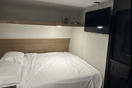 2024 THE WOLF DEN !!!! Great for easy moving!