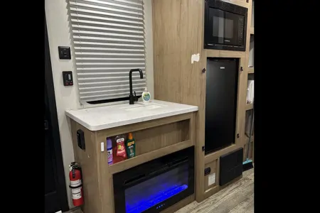 2024 THE WOLF DEN !!!! Great for easy moving!