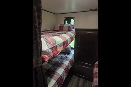 Great Lakes Glampers Jayco 294QBHS Travel Trailer