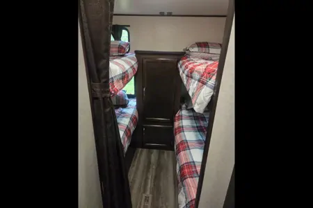 Great Lakes Glampers Jayco 294QBHS Travel Trailer