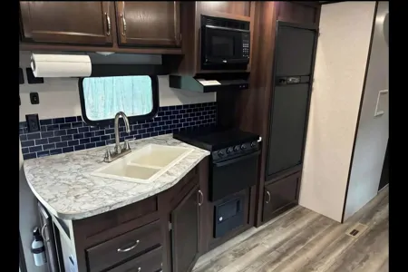 Great Lakes Glampers Jayco 294QBHS Travel Trailer