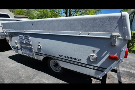 Fleetwood Pop-UpTrailer_TIME to RELAX!