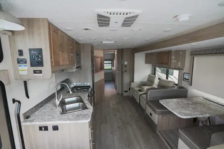 A5 Pursuit Sleeps 6 -Comfort, Space, Road Confidence w/Every Family-StarLink