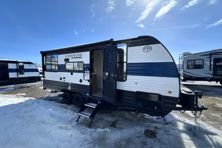 Brand new 20RDSE Travel Trailer for rent