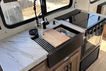 Brand new 20RDSE Travel Trailer for rent