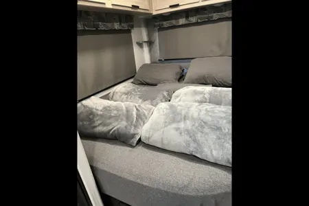 Traveler Forest River Sun seeker 2350LE Class C
