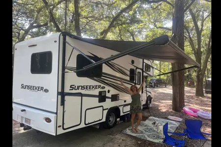 Traveler Forest River Sun seeker 2350LE Class C