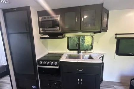 Garrett's Coachman Freedom Express 22SE Travel Trailer