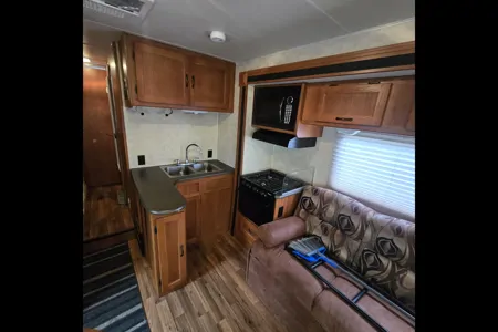 Fireside RV's Coachmen Freelander 32BH Class C Bunkhouse - LMI2133
