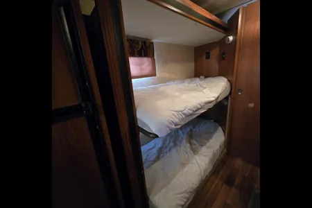 Fireside RV's Coachmen Freelander 32BH Class C Bunkhouse - LMI2133