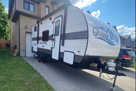Sunny & Harvey’s 2024 Grand River 22mb Travel Trailer