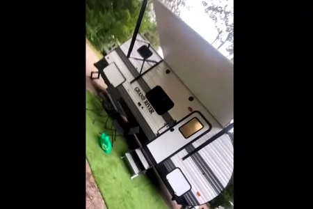 Sunny & Harvey’s 2024 Grand River 22mb Travel Trailer