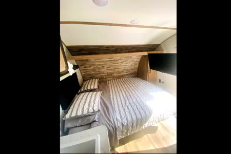 Sunny & Harvey’s 2024 Grand River 22mb Travel Trailer