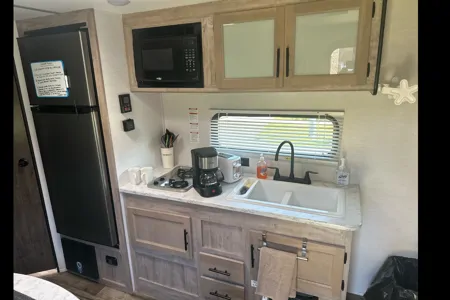 Sunny & Harvey’s 2024 Grand River 22mb Travel Trailer