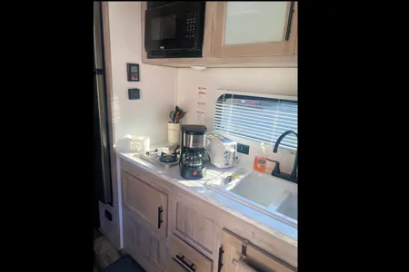 Sunny & Harvey’s 2024 Grand River 22mb Travel Trailer