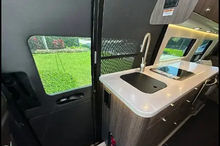 Airstream interstate 24GT STD