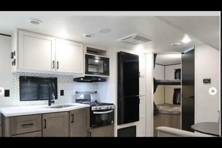 Irma's Highland Ridge RV 26BHS Travel Trailer