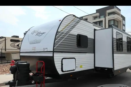 Irma's Highland Ridge RV 26BHS Travel Trailer