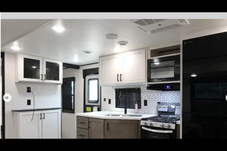 Irma's Highland Ridge RV 26BHS Travel Trailer