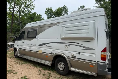 Stella the Wander Van