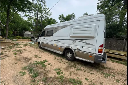 Stella the Wander Van