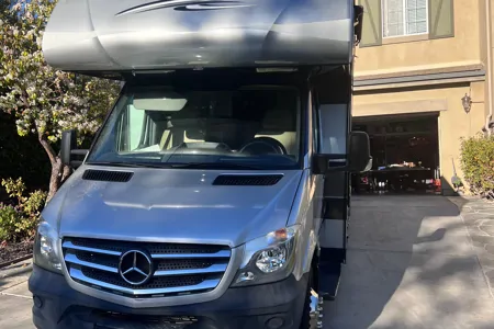 H's Mercedes-Benz sprinter Class C