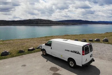 Banff Scenic Cruiser | Reliable & Comfy GMC 2500