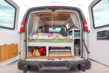 Banff Scenic Cruiser | Reliable & Comfy GMC 2500