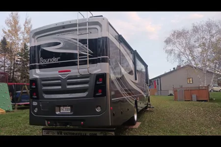 Randy's Ford Fleetwood bounder 35k Class A