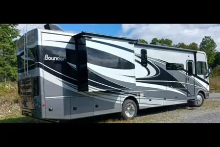 Randy's Ford Fleetwood bounder 35k Class A