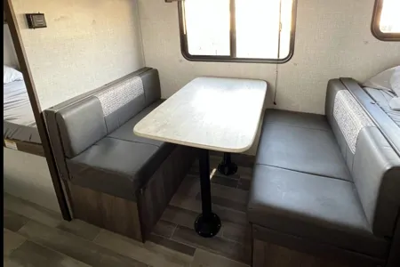 Keystone Zinger Lite 18BH Travel Trailer