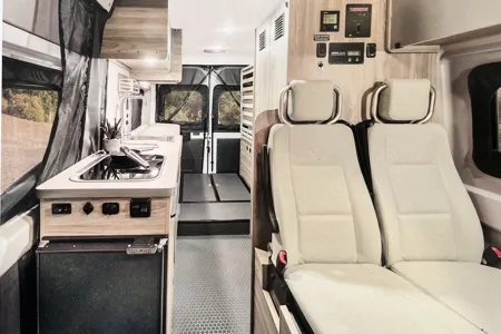 Sonia Winnebago Solis Classe B