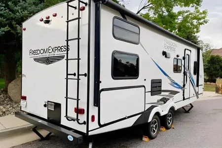 Vitaliy's Coachmen FreedomExpress 257BHS Travel Trailer