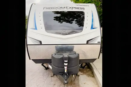 Vitaliy's Coachmen FreedomExpress 257BHS Travel Trailer