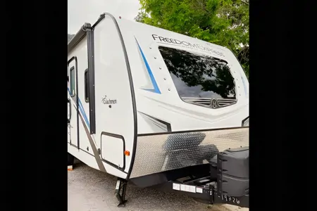 Vitaliy's Coachmen FreedomExpress 257BHS Travel Trailer