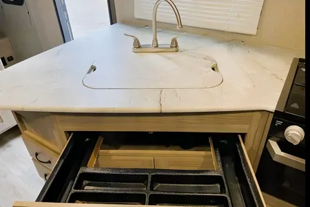 Vitaliy's Coachmen FreedomExpress 257BHS Travel Trailer