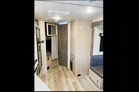 Vitaliy's Coachmen FreedomExpress 257BHS Travel Trailer