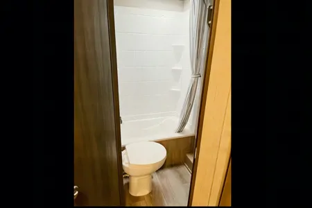 Vitaliy's Coachmen FreedomExpress 257BHS Travel Trailer