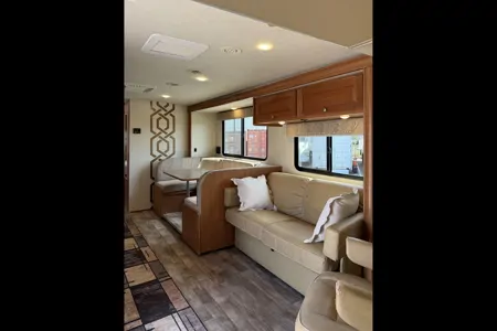 Lidiya's Winnebago Vista 31 KE Class A