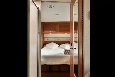 Lidiya's Winnebago Vista 31 KE Class A