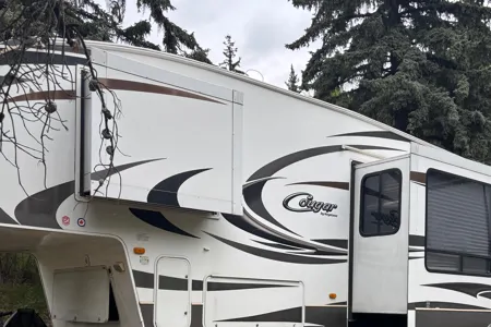 Spacious and Cozy Travel Trailer- Ready for Your Next Adventure!