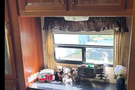 Spacious and Cozy Travel Trailer- Ready for Your Next Adventure!