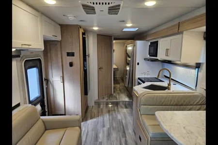 Roadtrip Express!! 2026 Fourwinds Class C 31E