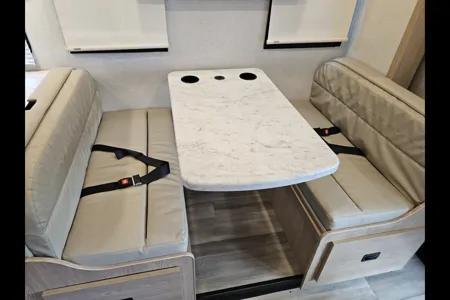 Roadtrip Express!! 2026 Fourwinds Class C 31E