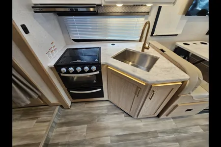 Roadtrip Express!! 2026 Fourwinds Class C 31E