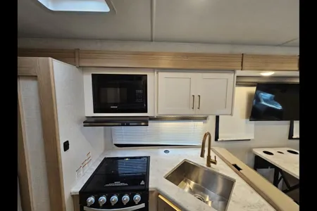 Roadtrip Express!! 2026 Fourwinds Class C 31E