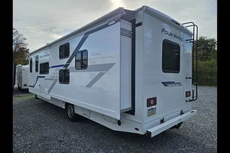 Roadtrip Express!! 2026 Fourwinds Class C 31E