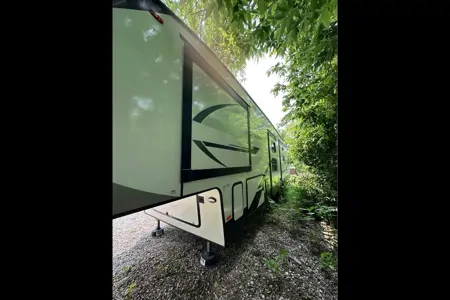 Family Friendly Coachmen Chaparral Fifth Wheel
