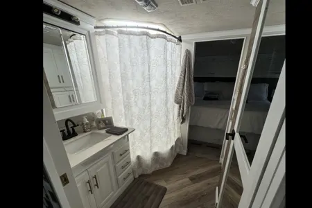 Gib's Newly Renovated Fleetwood Discovery Class A